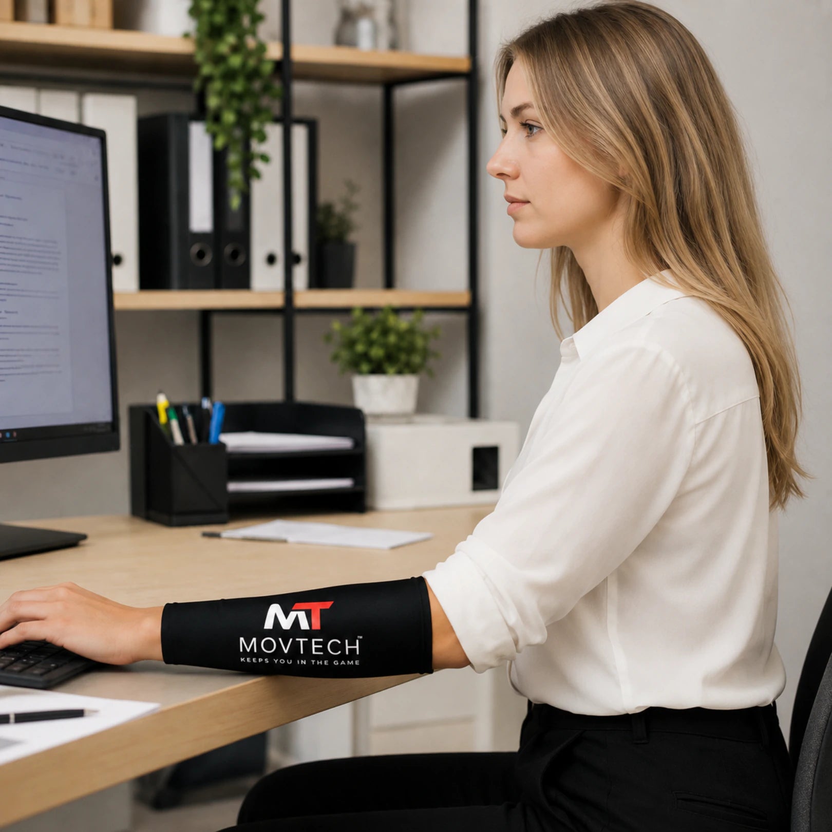 Movtech Cryoflex hideg és meleg borogatás az alkaron, számítógépes munka közben