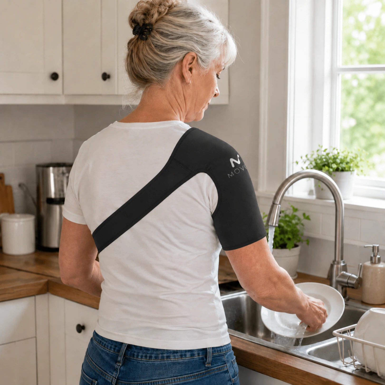 Movtech Cryoflex Vario borogatás a vállon, otthoni munka közben