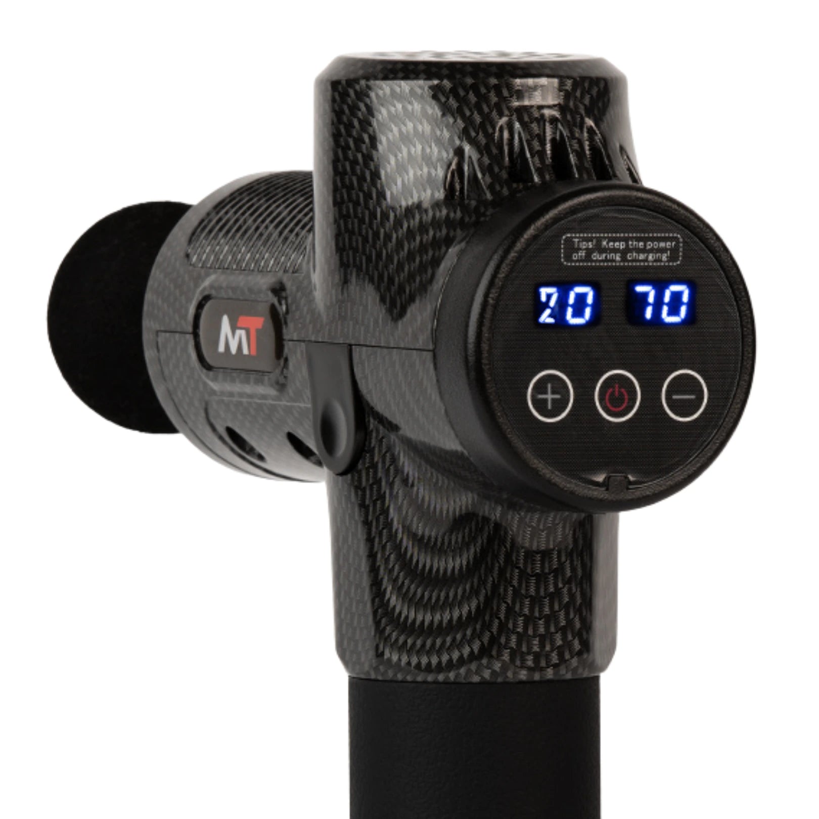 Movtech Pro+ masszázspisztoly közelről, karbonmintás burkolattal, digitális kijelzővel és gömb fejjel