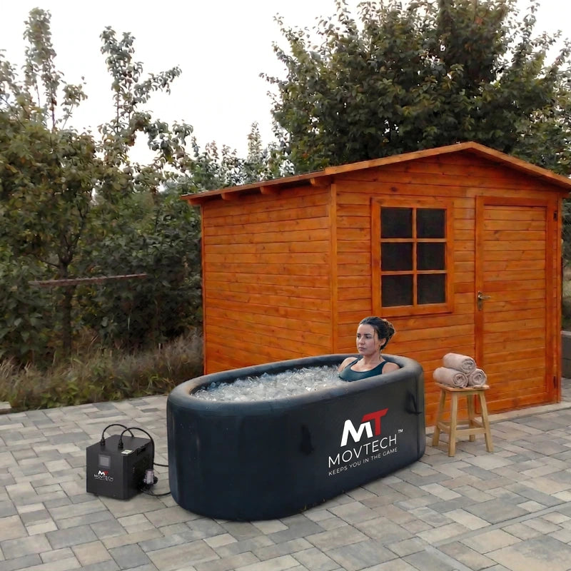 Jeges merülés a Movtech Recovery Tub Pro Oval kádban a kertben