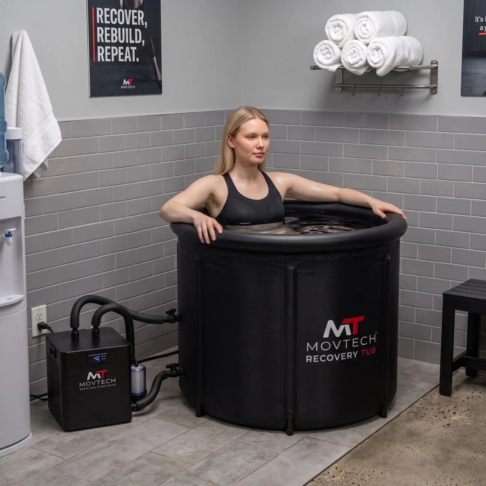 Movtech Tub Chiller jégeskád hűtőberendezés használat közben a Recovery Tub jeges merülőkáddal wellness helyiségben